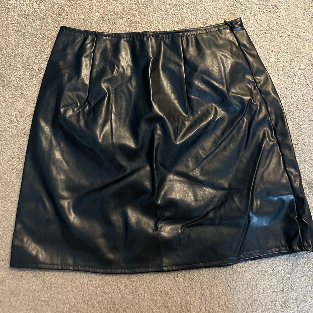 Black leather skirt with slit, size small